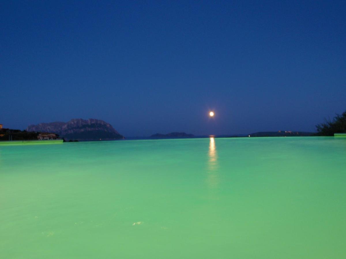 Villa And Pool Tavolara View Porto Istana Luaran gambar